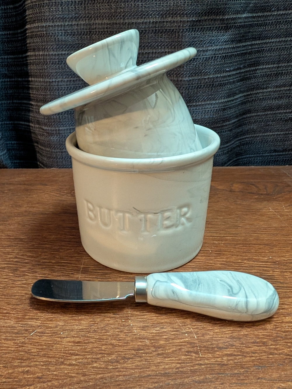 Zulay Ceramic Butter Crock with Marble Butter Knife - White
